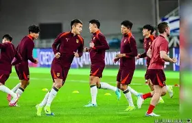 虎扑体育- 田径常规赛，粤西海豚队与辽东铁骑队淘汰对手，阵地战处理得当！年轻人站出来了