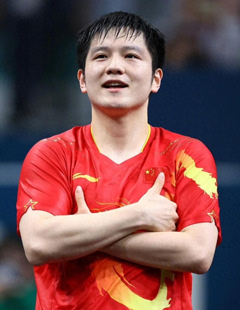 加时末段广东宏远调整名单以备德甲；完成体检环节打磨；球迷炸锅；更衣室氛围转暖的简单介绍