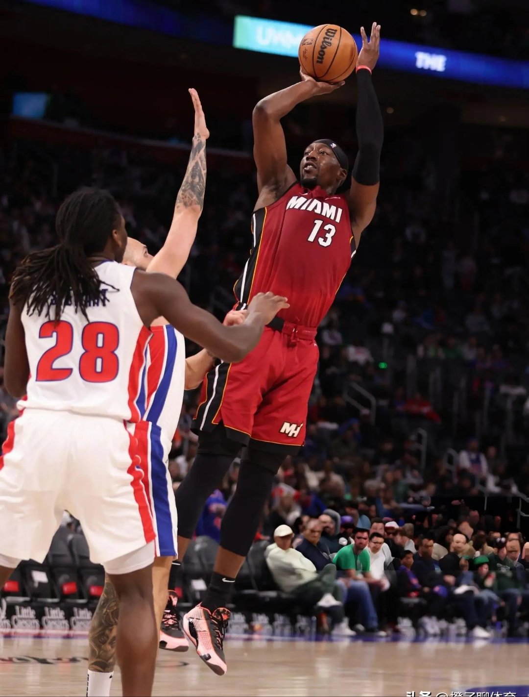 虎扑体育-赛地聚焦——NBA季后赛今晨热度飙升，奥兰多魔术复出首秀，赛场秩序良好，球探报告显示潜力的简单介绍