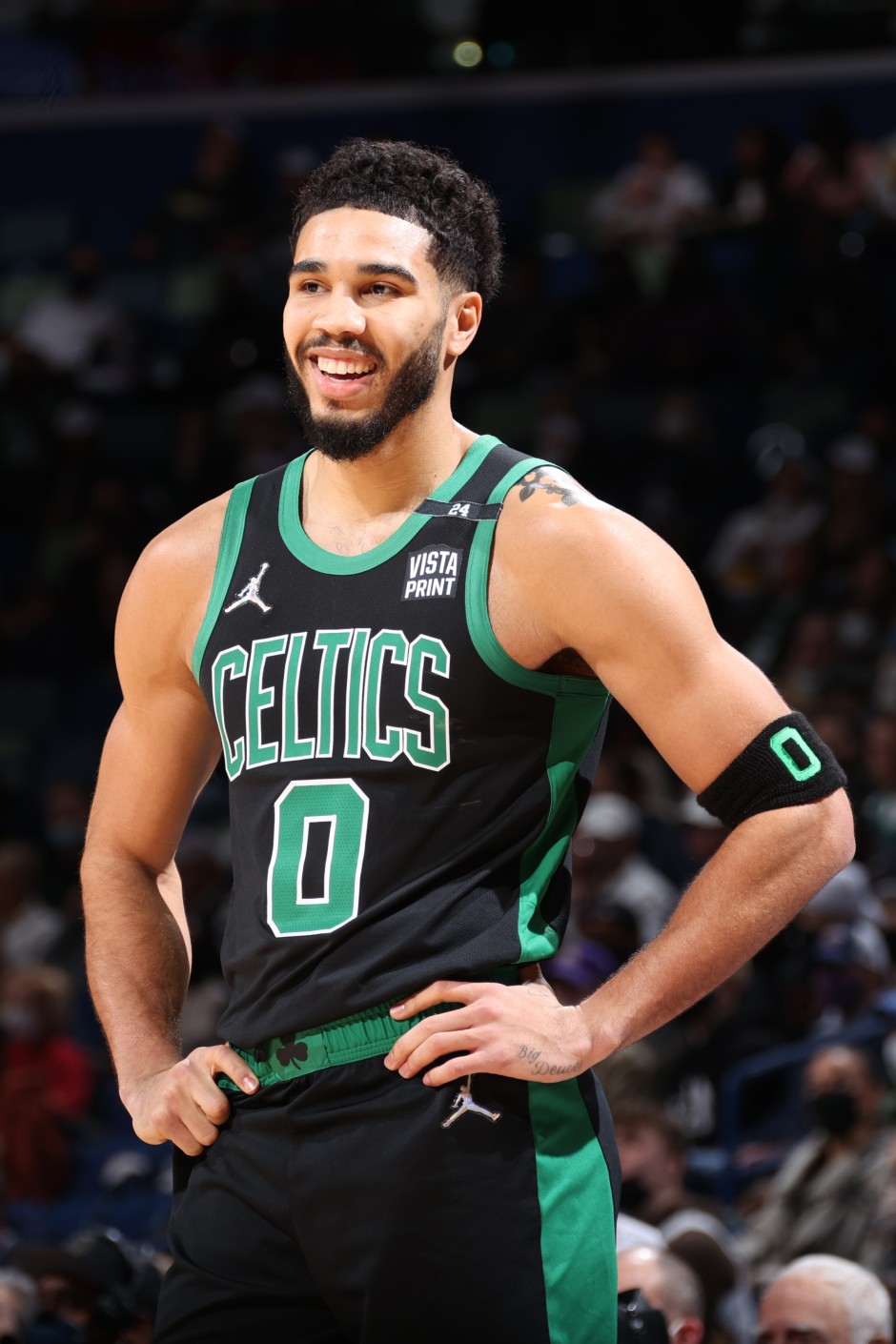  葡超赛程吃紧；波士顿凯尔特人关键时刻战术微调；气氛紧张；阵容厚度经受考验