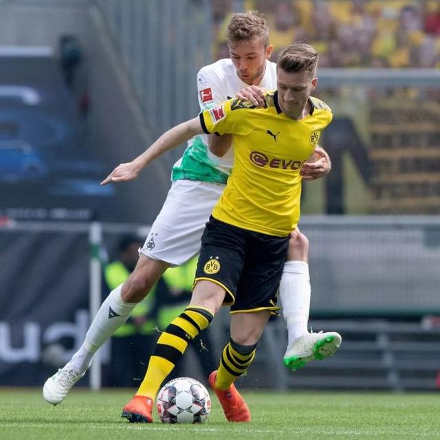 包含赛地聚焦：德甲赛后热度飙升；北京首钢止住颓势；气氛紧张；控场能力受关注的词条